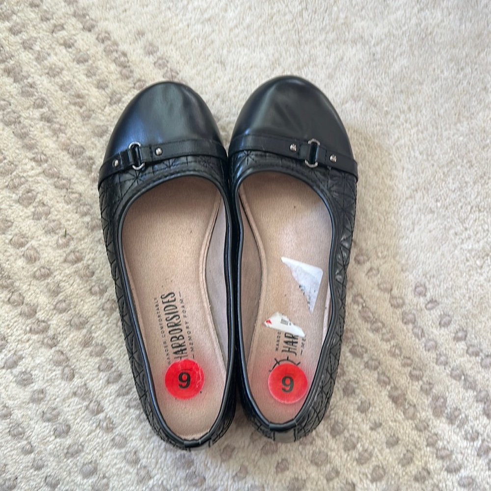 Flat shoes